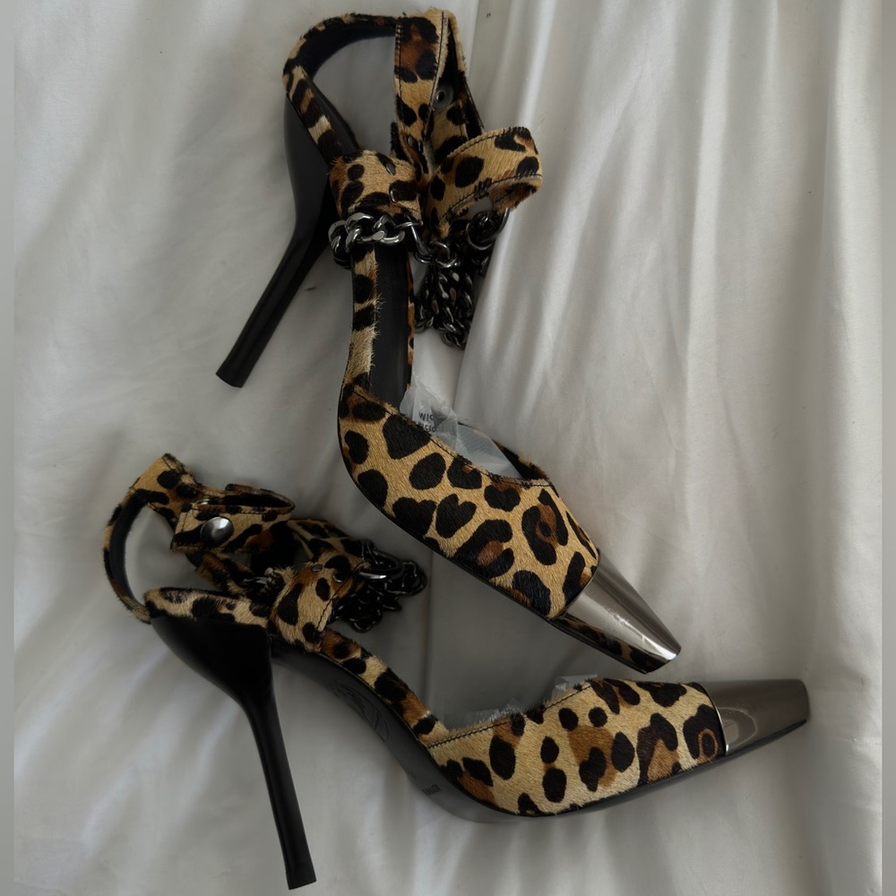 Evie Heel DUNDAS × REVOLVE